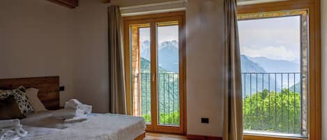 Chambre Confort Double ou avec lits jumeaux, vue vallée