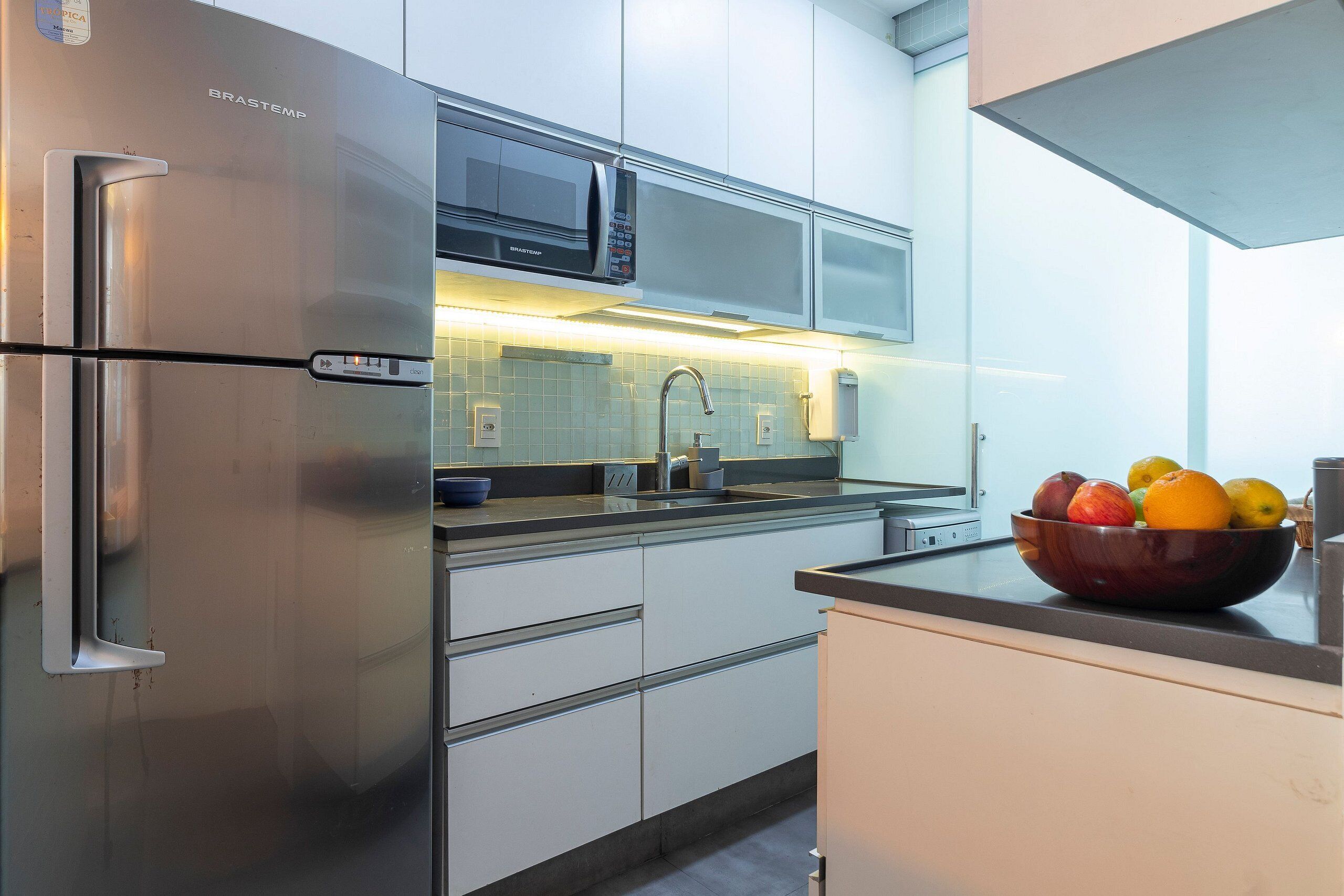 Fridge, microwave, oven, coffee/tea maker