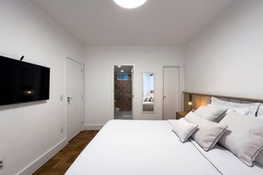 2 bedrooms, iron/ironing board, internet, bed sheets