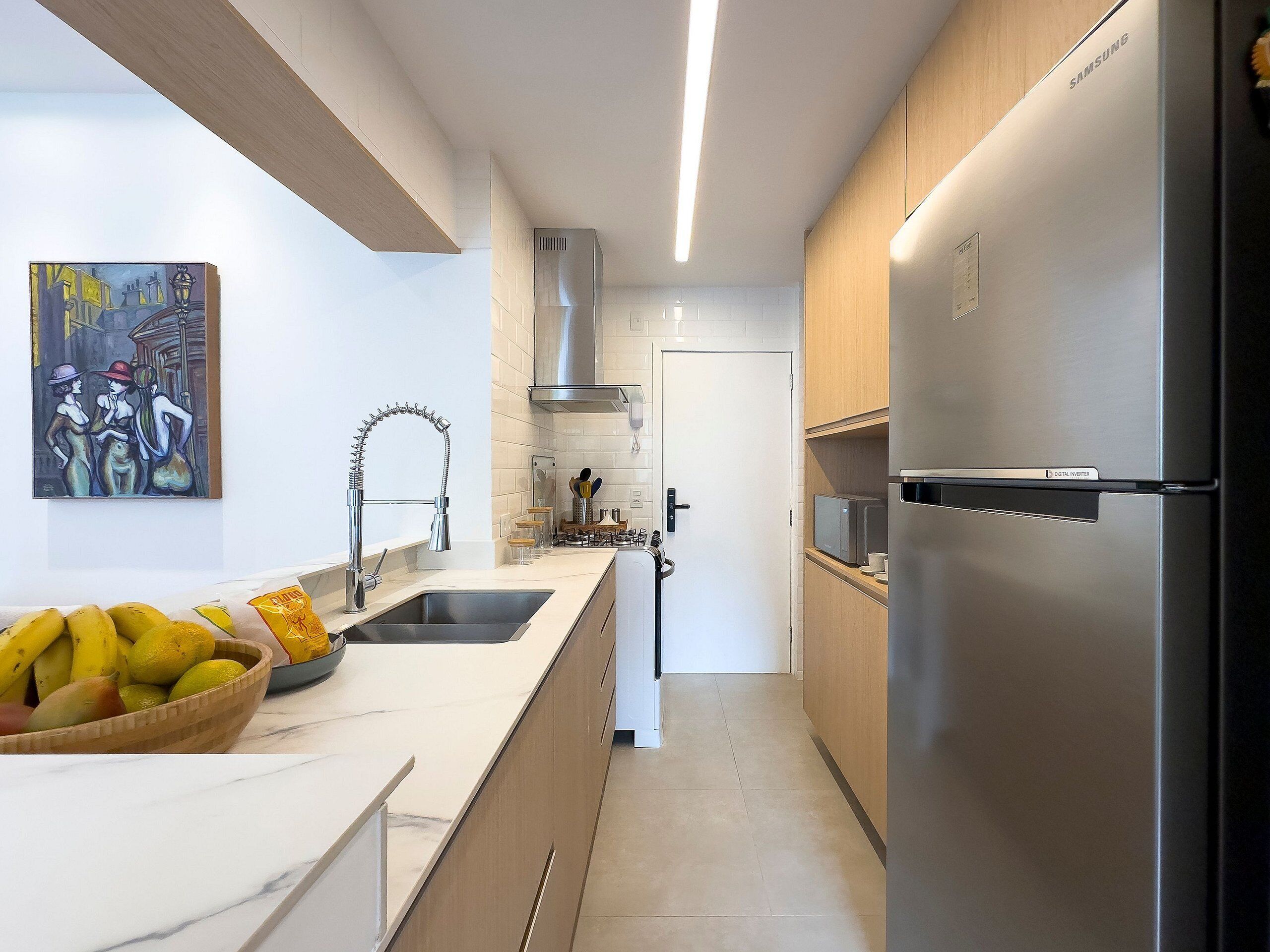 Kühlschrank, Mikrowelle, Ofen, Wasserkocher mit Kaffee-/Teezubehör