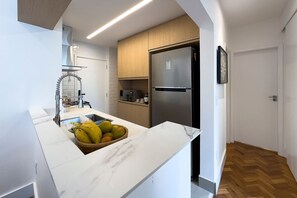 Fridge, microwave, oven, coffee/tea maker