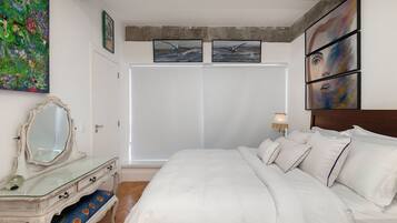 Iron/ironing board, internet, bed sheets