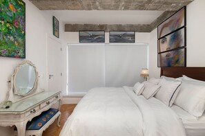 Fer et planche à repasser, accès Internet, draps fournis