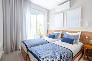 3 bedrooms, iron/ironing board, bed sheets - Leblon – Rua Dias Ferreira | Charm and comfort in the heart of Leblon (Rio de Janeiro)
