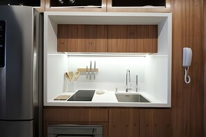 Réfrigérateur, four, cafetière/bouilloire