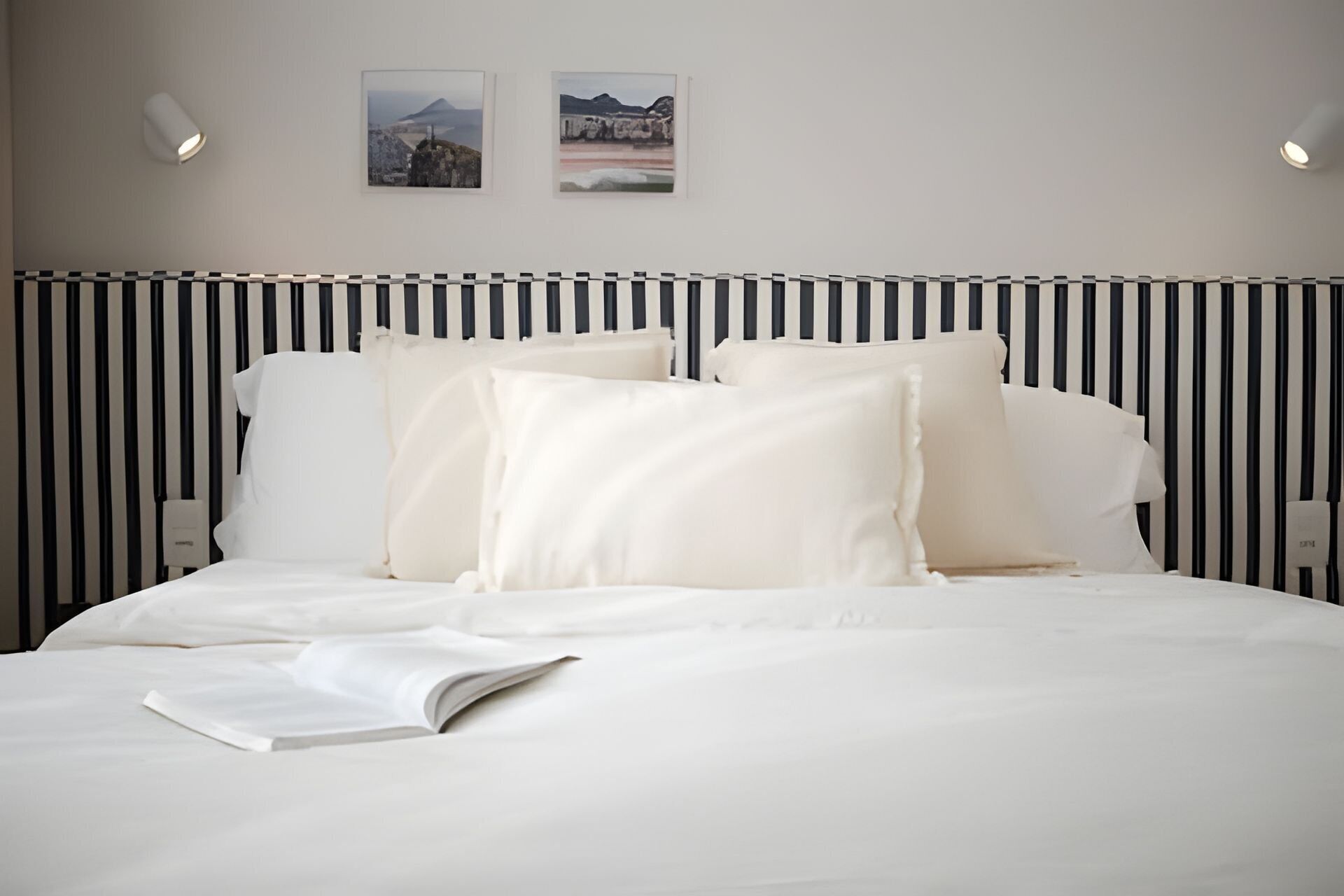 2 habitaciones y tabla de planchar con plancha 