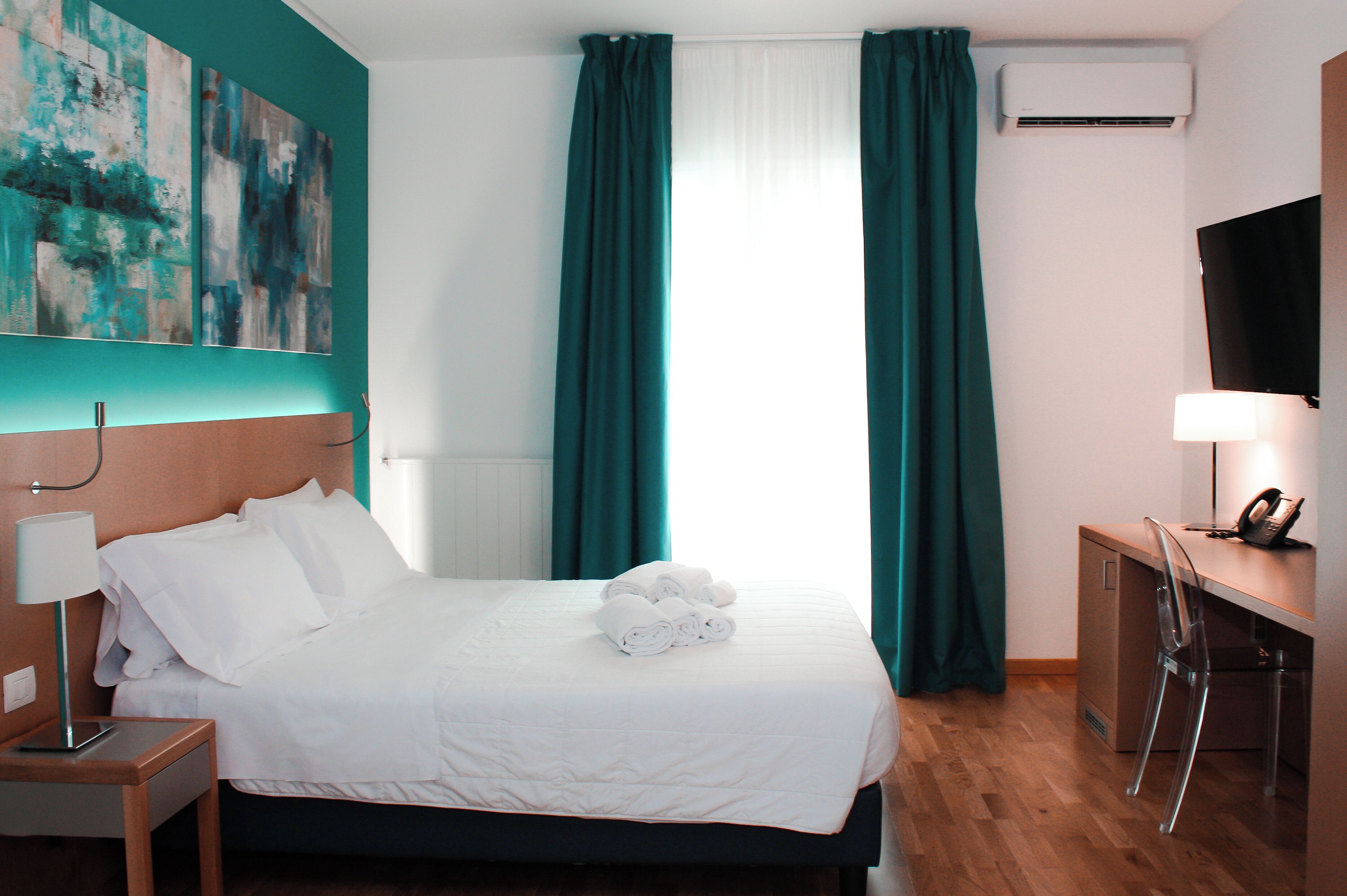 Habitación estándar doble | Caja fuerte, escritorio, espacio para trabajar con un portátil