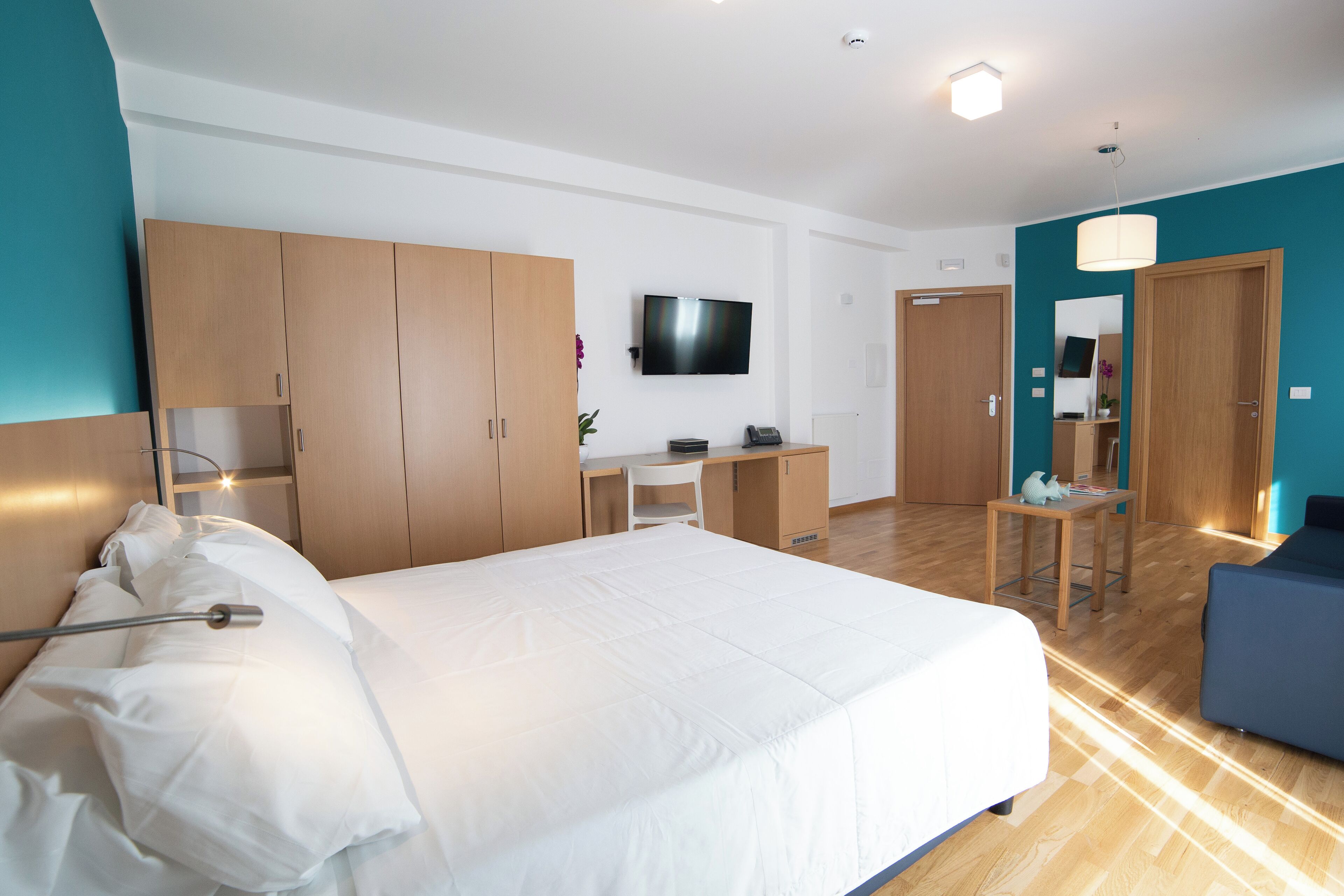 Doccia, asciugacapelli, asciugamani, sapone