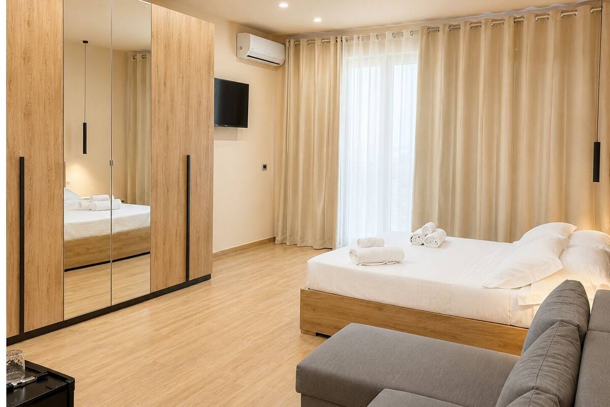 Literie de qualité, couette en duvet, minibar, bureau