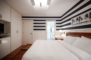 3 bedrooms, iron/ironing board, bed sheets