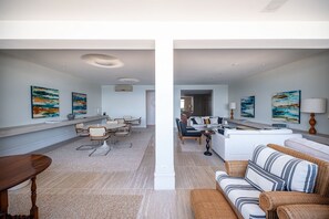 TV - Copacabana – Av. Atlântica | Sea View & 3 Suites (Rio de Janeiro)