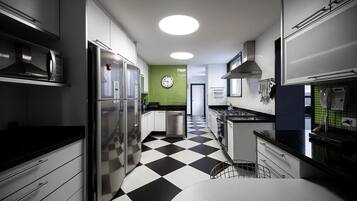 Réfrigérateur, micro-ondes, four, cafetière/bouilloire