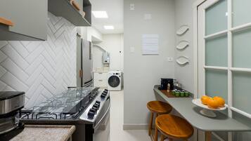 Fridge, microwave, oven, coffee/tea maker