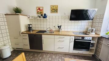 Kühlschrank, Mikrowelle, Geschirrspüler