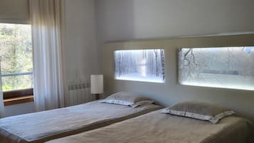 5 slaapkamers, een strijkplank/strijkijzer, gratis wifi, beddengoed