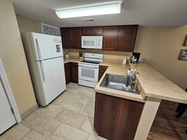 Coffee/tea maker, fridge, microwave, oven