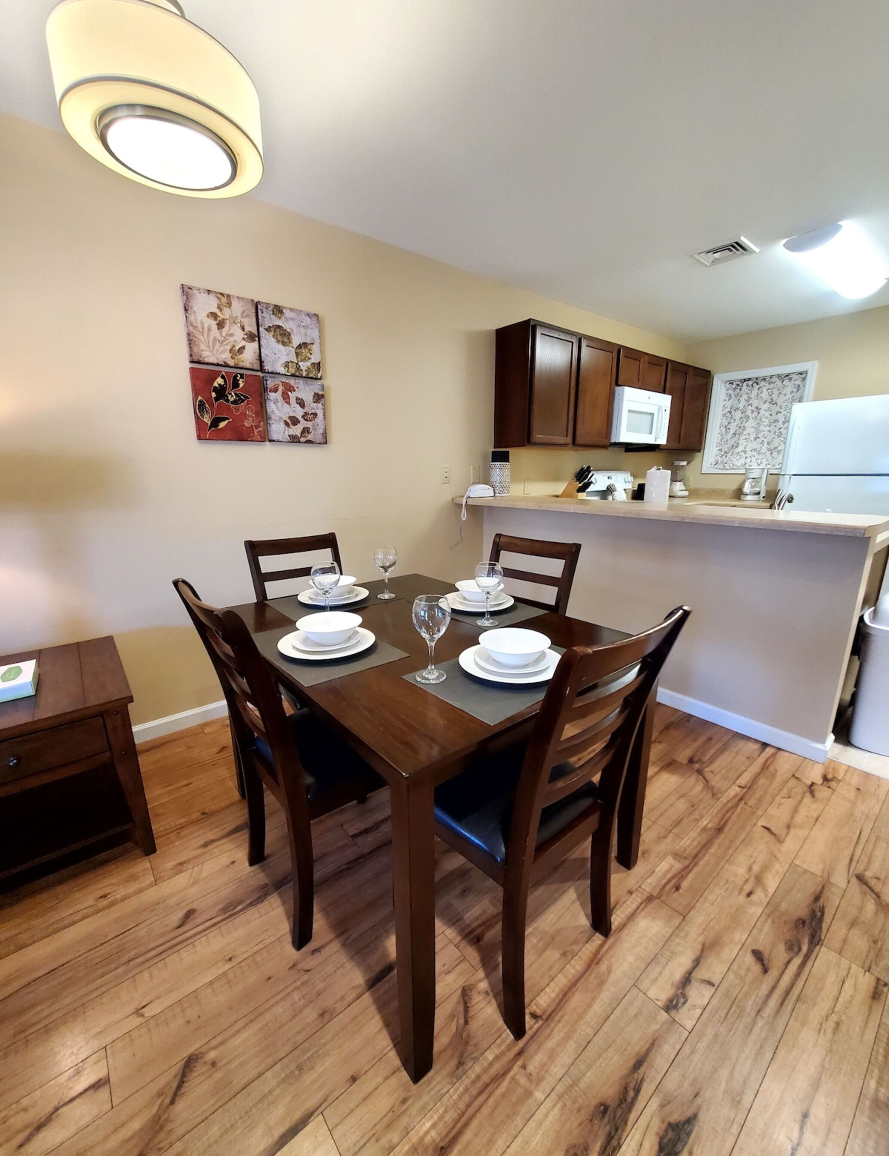 Klassiek appartement, 1 slaapkamer, keuken, uitzicht op rivier | Dineren op de kamer