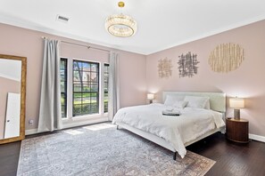4 slaapkamers, een strijkplank/strijkijzer, gratis wifi, beddengoed