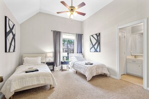 4 Schlafzimmer, Bügeleisen/Bügelbrett, kostenloses WLAN, Bettwäsche