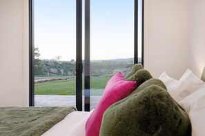 4 habitaciones, tabla de planchar con plancha, wifi y ropa de cama