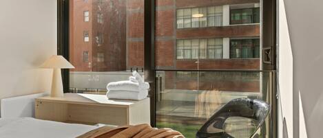 3 bedrooms, desk, iron/ironing board, WiFi