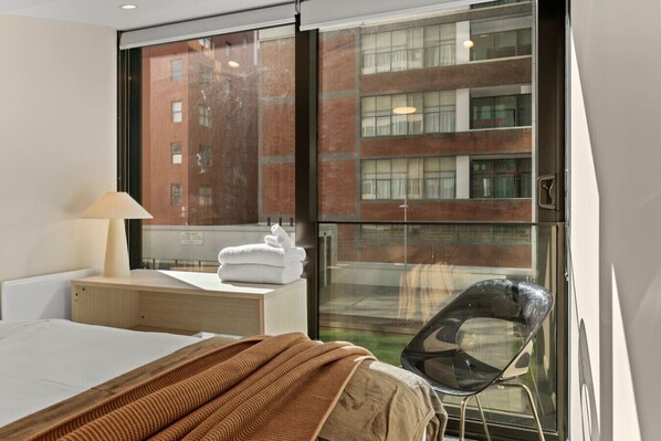 3 bedrooms, desk, iron/ironing board, WiFi