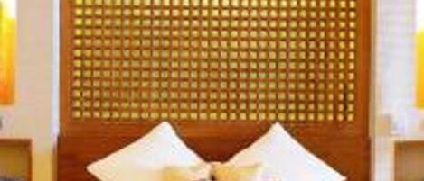 Junior Suite | Minibar, in-room safe, blackout drapes, iron/ironing board