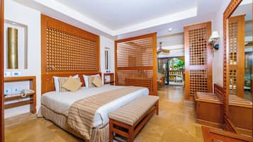 Junior Suite | Minibar, in-room safe, blackout drapes, iron/ironing board