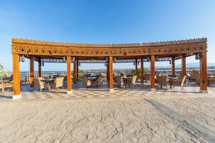 8 bares, bar en la playa