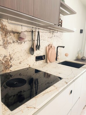 Kühlschrank, Herdplatte, Geschirrspüler