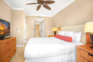 4 chambres, fer et planche à repasser, lit de bébé portatif