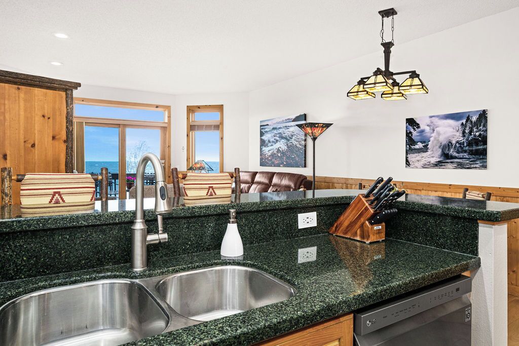 Boutique Luxury On Lake Superior! Stunning Views Sunrise/moon Waves Romantic - Bean Lake, MN