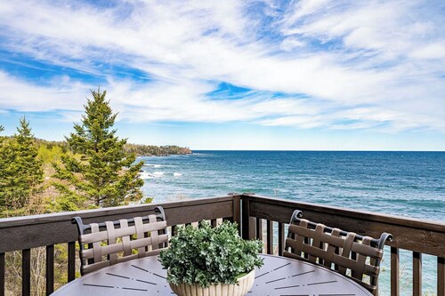 Boutique Luxury On Lake Superior! Stunning Views Sunrise/Moon Waves Romantic