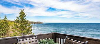 Boutique Luxury On Lake Superior! Stunning Views Sunrise/Moon Waves Romantic