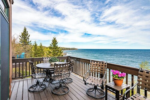 Boutique Luxury On Lake Superior! Stunning Views Sunrise/Moon Waves Romantic
