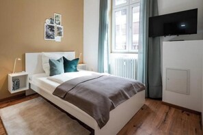 1 habitación, tabla de planchar con plancha, wifi y ropa de cama 