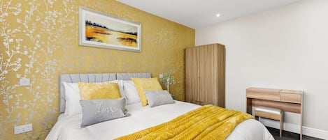 5 Schlafzimmer, Bügeleisen/Bügelbrett, Internetzugang, Bettwäsche