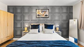 5 bedrooms, iron/ironing board, internet, bed sheets