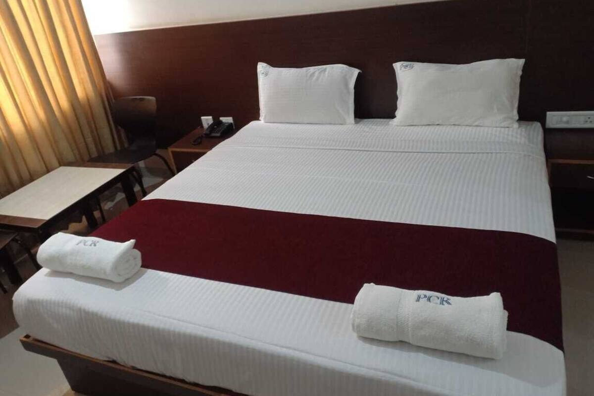 Habitación doble Deluxe | Escritorio y espacio para trabajar con laptop