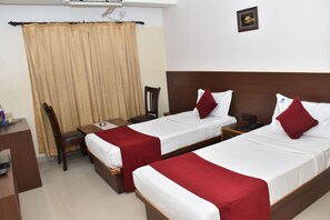 Deluxe Double Room | Desk, laptop workspace, iron/ironing board, free WiFi