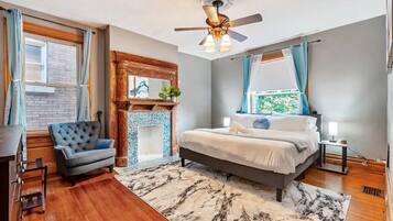 5 bedrooms, desk, iron/ironing board, travel crib