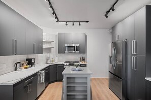 Microwave, oven, stovetop, dishwasher - Flawless 3BR Suite | 4 beds|A+ Location w/ 2 Decks (Pittsburgh)