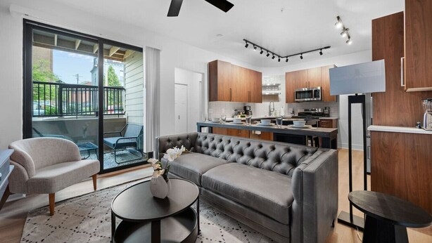 Living area - Pristine Double King 3BR suite | A+ Location| ADA| (Pittsburgh)