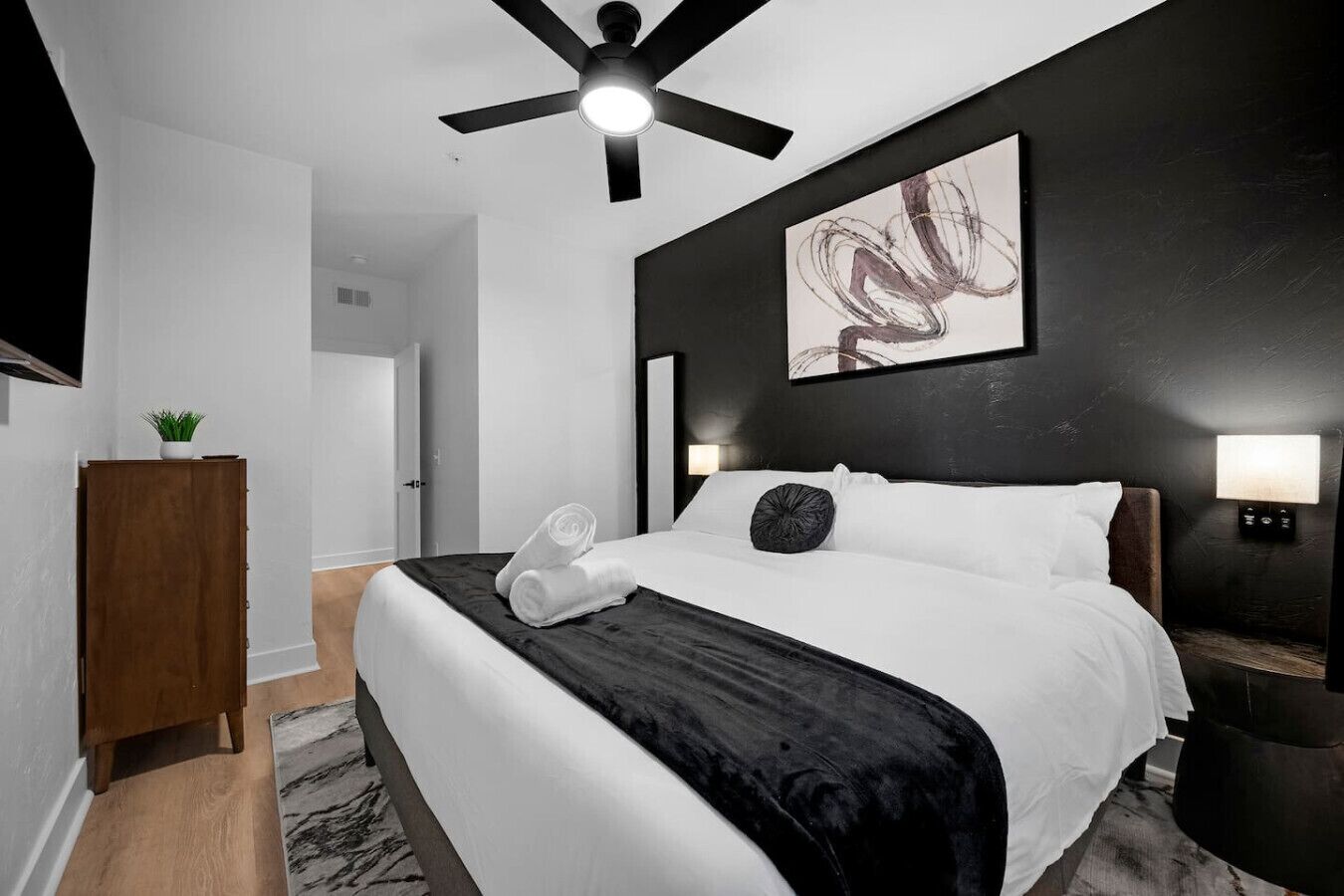 3 bedrooms, desk, iron/ironing board, travel cot