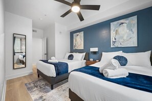 3 habitaciones, escritorio y tabla de planchar con plancha 