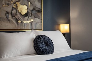 3 slaapkamers, een bureau, een strijkplank/strijkijzer, reisbedje