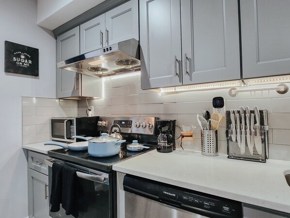 Fridge, microwave, oven, stovetop