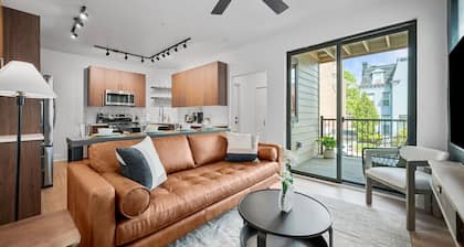 Upscale Double King Suite|4 Beds| Premier Location