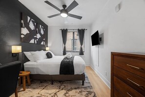 3 bedrooms, desk, iron/ironing board, travel cot