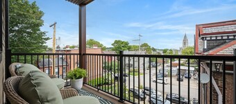 Stunning 3BR suite| 2 private decks| A+ Location!